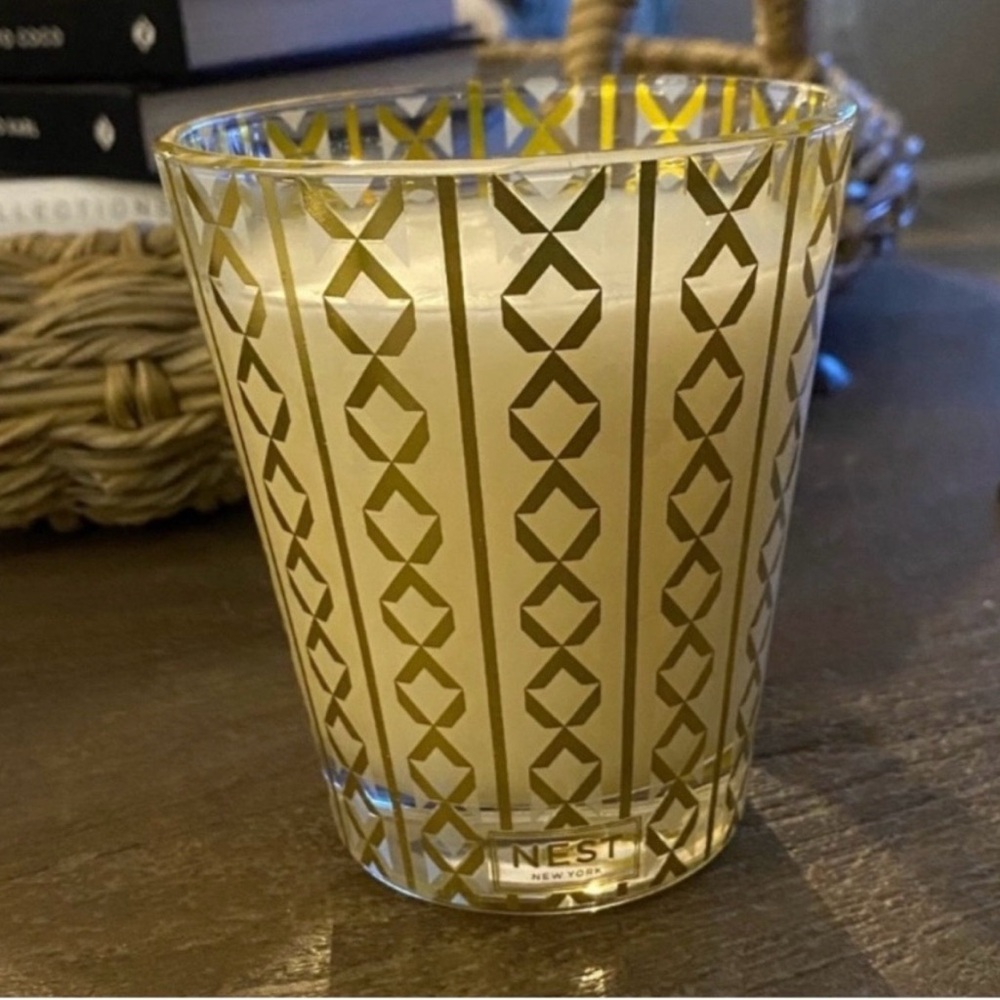 Nest Fragrance New York Holiday Classic Candle 8.1 oz New with NO Box - Picture 3 of 3